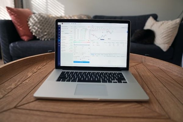 Quels sont les défis et opportunités de carrière en tant que spécialiste en cryptographie dans le secteur bancaire ?