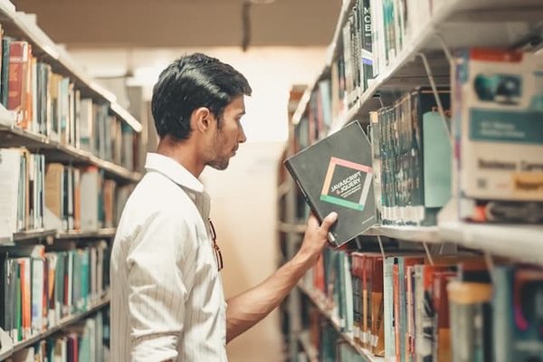 Comment les petites bibliothèques peuvent-elles utiliser la technologie pour étendre leur portée à des communautés plus larges ?