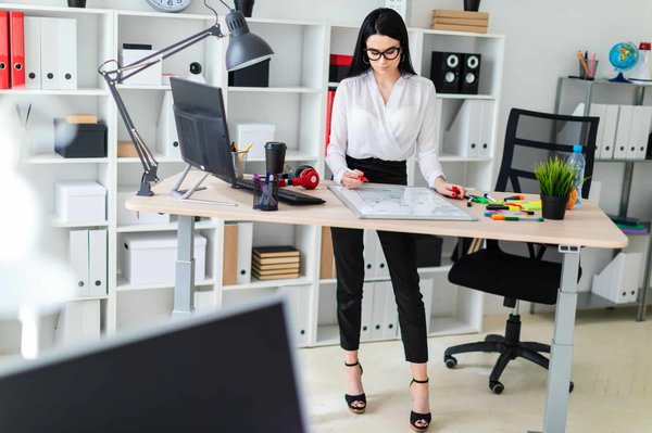 Top des bureaux assis-debout : trouvez le modèle parfait pour votre bien-être