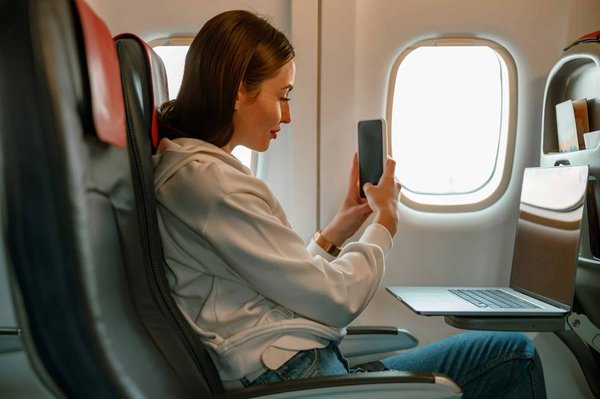 Voyager en avion pendant la grossesse : conseils et précautions à retenir